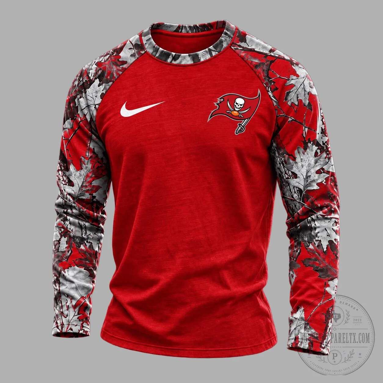Tampa Bay Buccaneers Camouflage Hunting Long Sleeve Shirt for Men